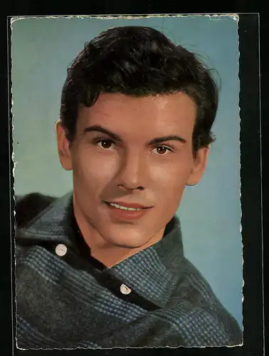 AK Schauspieler Horst Buchholz im karierten Hemd