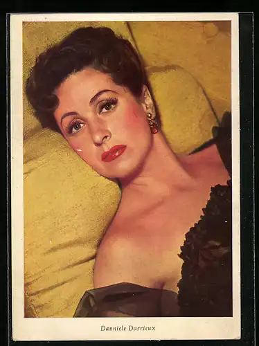 AK Schauspielerin Danniele Darrieux in verführerischer Pose