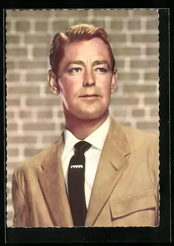 AK Schauspieler Alan Ladd in Jacke und mit Krawatte