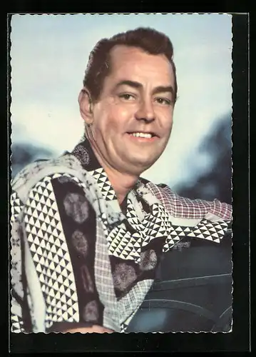 AK Schauspieler Alan Ladd im gemustertem Hemd