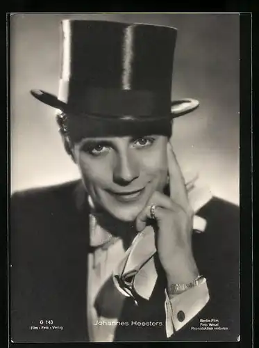AK Schauspieler Johannes Heesters lächelnd mit Zylinder