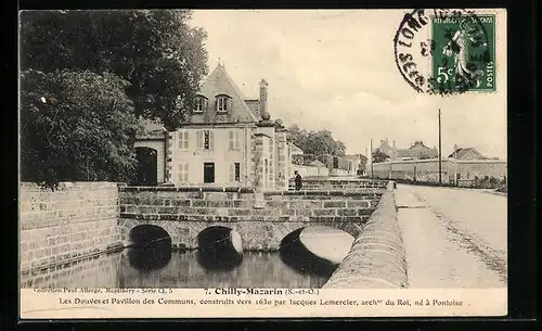 AK Chilly-Mazarin, Les Douves et Pavillon des Communs