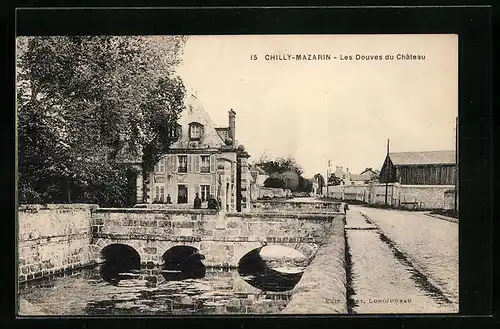 AK Chilly-Mazarin, Les Douves du Chateau