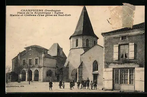 AK Champniers, Place de la République, Eglise Mairie et Château