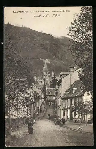 AK Vic-Sur-Cere, Avenue de la Gare