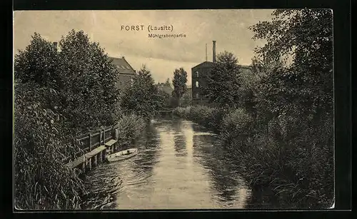 AK Forst /Lausitz, Mühlgrabenpartie mit Boot