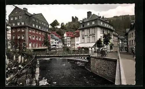 AK Monschau /Eifel, Haller Ruine mit rotem Haus und Hotel Horchem