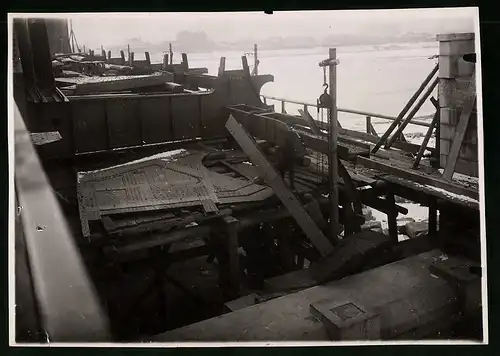 Fotografie Ansicht Wien-Floridsdorf, Brückenbau Kaiser Franz Joseph Brücke, Träger wird mit Kettenzug eingepasst