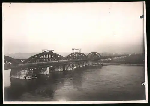 Fotografie Ansicht Wien-Floridsdorf, Brückenbau Kaiser Franz Joseph Brücke, Brückenbogen mit Querkran & Gerüsten