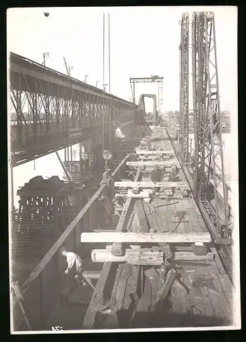 Fotografie Ansicht Wien-Floridsdorf, Brückenbau Kaiser Franz Joseph Brücke, Montage der Unterkonstruktion mit Laufkran