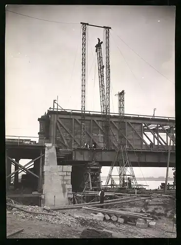 Fotografie Ansicht Wien-Floridsdorf, Brückenbau Kaiser Franz Joseph Brücke, Laufkran wird aufgebaut