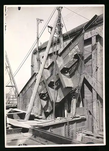 Fotografie Ansicht Wien-Floridsdorf, Brückenbau Kaiser Franz Joseph Brücke, Bogenelement wird mit Kettenzug positioniert