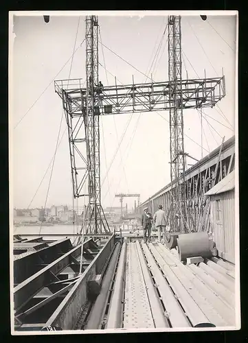 Fotografie Ansicht Wien-Floridsdorf, Brückenbau Kaiser Franz Joseph Brücke, Laufkran wird montiert