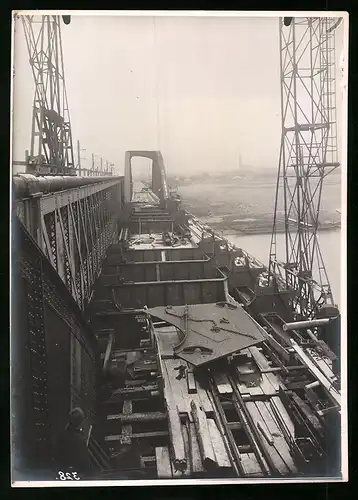 Fotografie Ansicht Wien-Floridsdorf, Brückenbau Kaiser Franz Joseph Brücke, Montage der Bogenpfosten-Unterkonstruktion