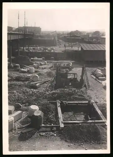 Fotografie Ansicht Wien-Floridsdorf, Brückenbau Kaiser Franz Joseph Brücke, Arbeiter heben Fundamentgruben aus