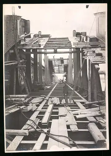 Fotografie Ansicht Wien-Floridsdorf, Brückenbau Kaiser Franz Joseph Brücke, Bogenpfosten mit Montagegerüst