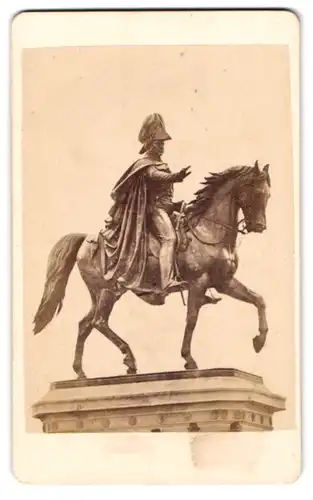 Fotografie unbekannter Fotograf, Ansicht Berlin, das Denkmal Kaiser Friedrich Wilhelm III. am Lustgarten