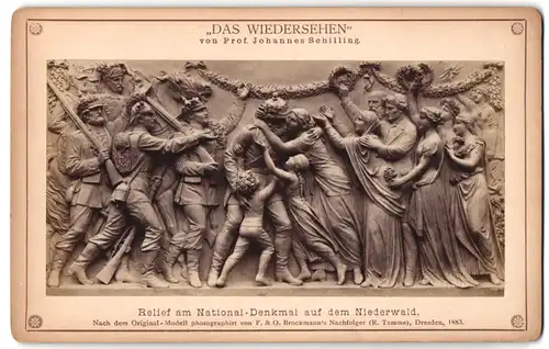 Fotografie F. & O. Brockmann, Dresden, Ansicht Rüdesheim, Relief Das Wiedersehen am Niederwalddenkmal zum 1870er Krieg