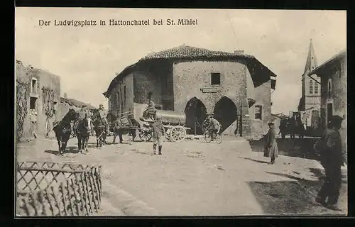 AK Hattonchatel, Der Ludwigsplatz mit Soldaten