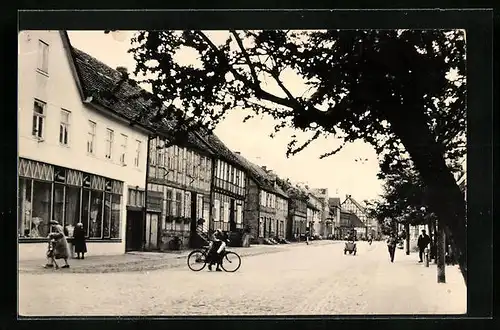 AK Calvörde, Geschwister-Scholl-Strasse mit Geschäft