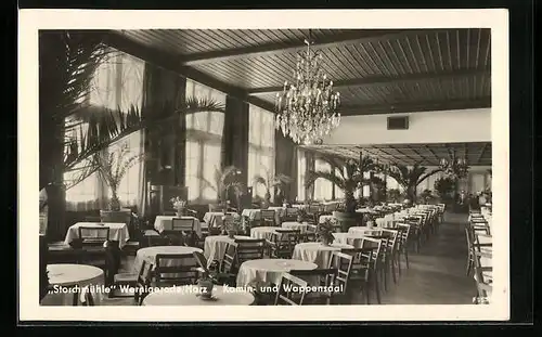 AK Wernigerode /Harz, Gasthaus Storchmühle, Kamin- und Wappensaal, Innenansicht