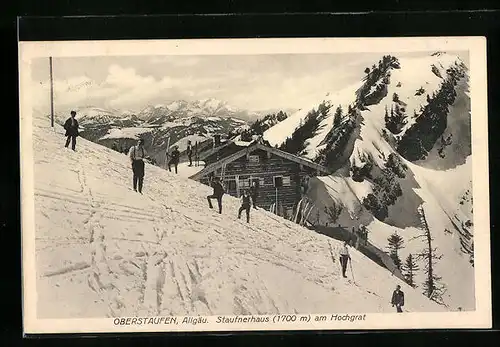 AK Oberstaufen /Allgäu, Staufnerhaus am Hochgrat mit Skifahrern