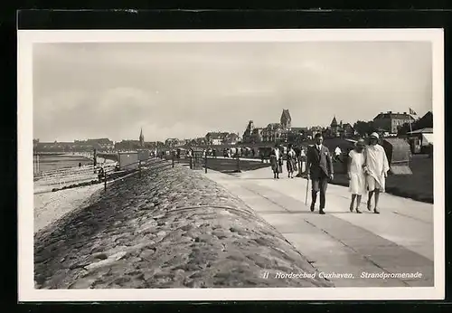 AK Cuxhaven, Strandpromenade mit Spaziergängern