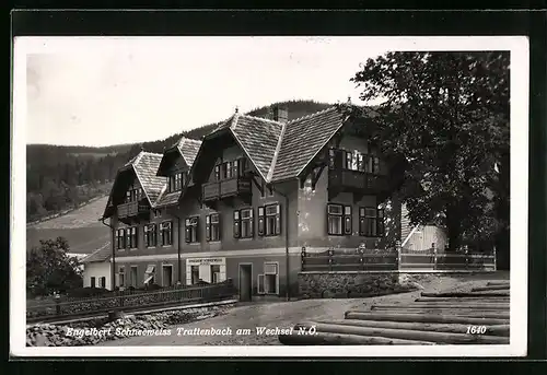 AK Trattenbach a. W., Gasthaus Engelbert Schneeweiss mit Veranda und Bergblick