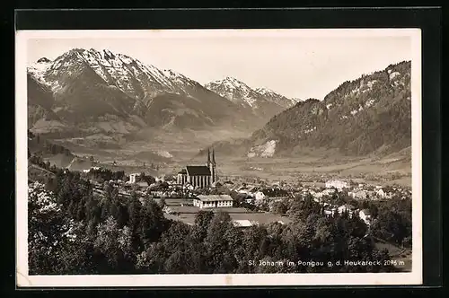 AK Sankt Johann im Pongau, Ortsansicht mit Kirche gegen d. Heukareck