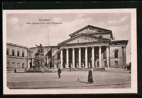 AK München, Max Joseph-Platz mit Hoftheater