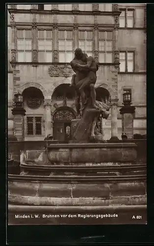 AK Minden i. W., Brunnen vor dem Regierungsgebäude