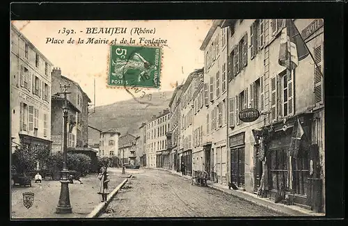 AK Beaujeu, Place de la Mairie et de la Fontaine