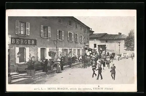 AK Yzeron, Hotel Berger, arrivèe des voitures
