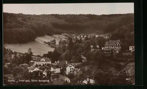 AK Ruhla in Thür., Totalansicht gegen Hotel Bellevue