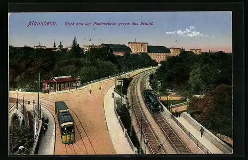 AK Mannheim, Blick von der Rheinbrücke mit Strassenbahn gegn das Schloss