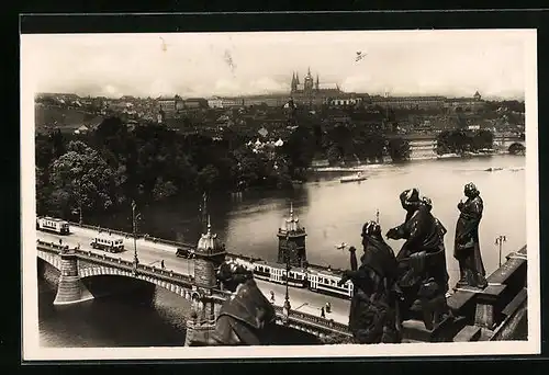 AK Prag, Hradschin und Strassenbahn auf Brücke
