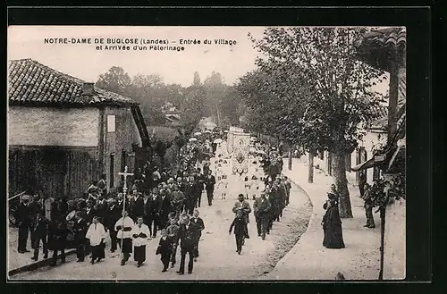 AK Notre-Dame-de-Buglose, Entrée du Village et Arrivée d'un Pèlerinage