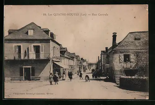 AK Les Quatre-Routes, Rue Centrale