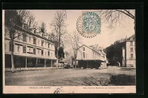 AK Uriage-les-Bains, Une Rue