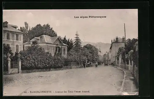 AK Barcelonnette, Avenue des Trois Frères Arnaud