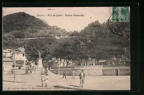 AK Digne, Pré de foire, Statue Gassendi