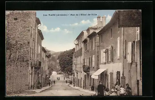 AK Les Vans, Rue de l`Hôtel de Ville, Strassenpartie