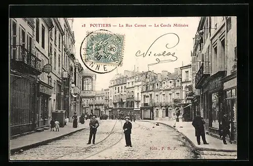 AK Poitiers, La Rue Carnot, Le Cercle Militaire