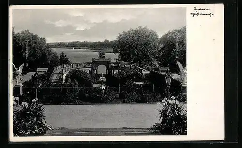 AK Schwerin, Schlossstrasse mit Brunnen