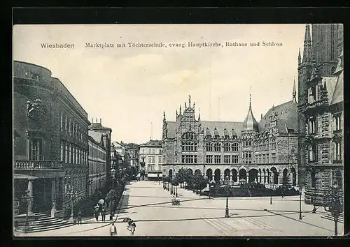 AK Wiesbaden, Marktplatz mit Töchterschule, evangelischer Hauptkirche, Rathaus und Schloss