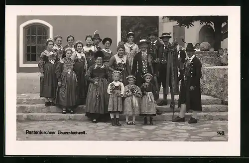 AK Partenkirchen, Bauernhochzeit, Braut und Gäste in Tracht