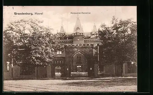 AK Brandenburg a. Havel, Blick zur Kürassier-Kaserne