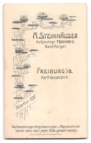 Fotografie A. Steinhäuser, Freiburg i. Br., junge Frau in Württembergischer Tracht posiert im Atelier