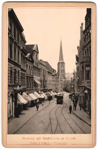 Fotografie J. Nöhring, Lübeck, Ansicht Lübeck, Strassenbahn in der Breitestrasse mit Geschäften, Blick zur Jacobikirche