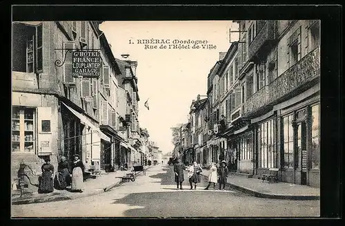 AK Ribérac, Rue de l'Hotel-de-Ville